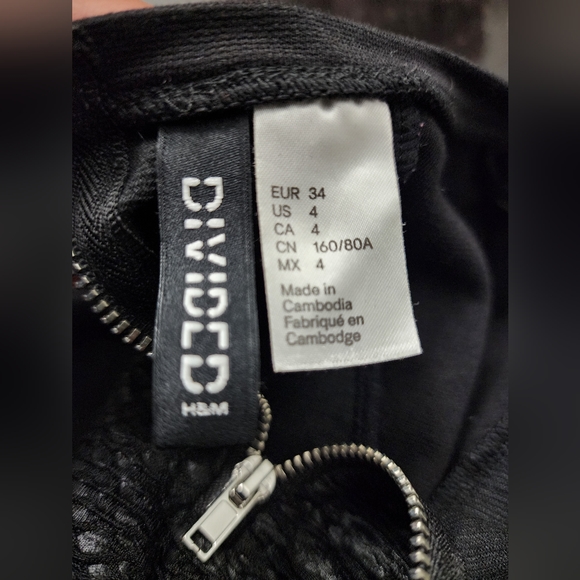 H&M DIVIDED Bodycon Black/Animal Pattern Fitted Long Sleeve Mini Dress. Size: 4 - Picture 5 of 8